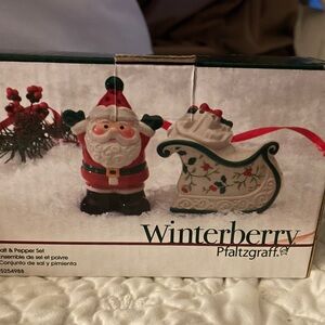 Pfaltzgraff Winterberry Santa and Sleigh Set - Red and Green salt and pepper